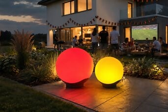 KI-generiertes Kampagnenbild mit stimmungsvoll beleuchtetem Garten zur Fußball-WM 2026