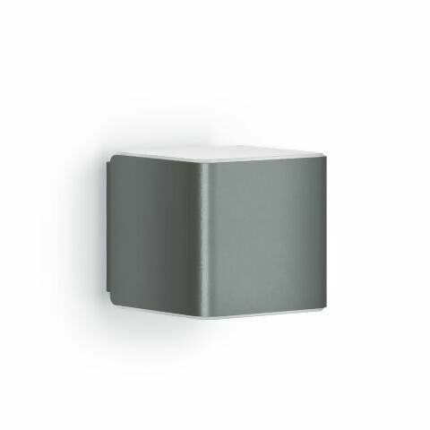 Die Steinel L 840 C ist eine moderne LED-Außenleuchte mit smarter Steuerung und einem minimalistischen, kubischen Design. Sie eignet sich ideal zur Beleuchtung von Hauseingängen, Terrassen und Fassaden und bietet dank energieeffizienter LED-Technologie ein
