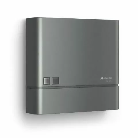 Die Steinel NightMatic ist ein Dämmerungsschalter, der automatisch die Außenbeleuchtung bei Einbruch der Dunkelheit einschaltet und bei Tagesanbruch wieder ausschaltet. Mit seinem modernen und unauffälligen Design fügt er sich harmonisch in jede Hausfassad